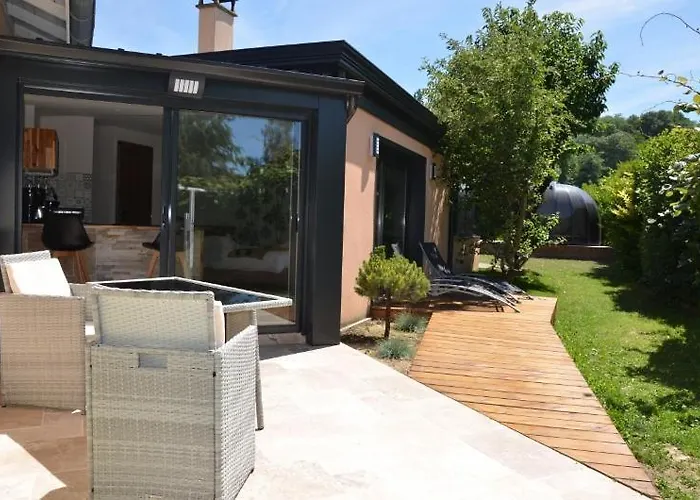 Charmant Logis Neuf Equipe/Piscine/Spa/Sauna/Gym