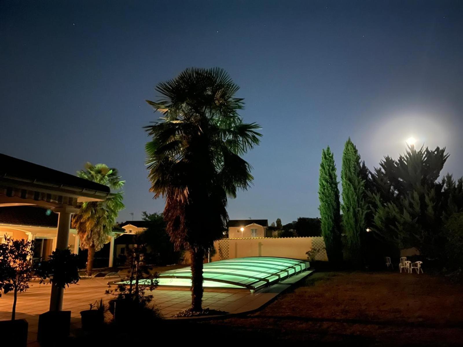 Logis Neuf Equipe/piscine/spa/sauna/gym Heyrieux